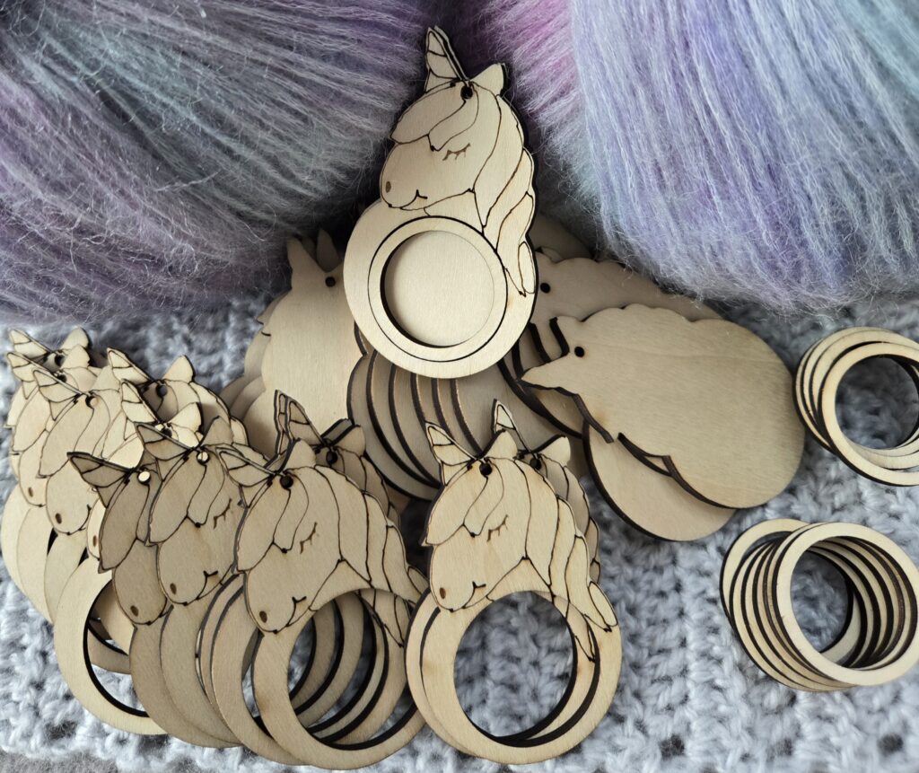 Licorne en bois brut